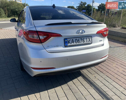 Серый Хендай Соната, объемом двигателя 2 л и пробегом 150 тыс. км за 9800 $, фото 5 на Automoto.ua