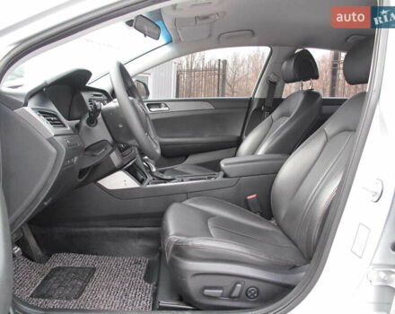 Сірий Хендай Соната, об'ємом двигуна 2 л та пробігом 265 тис. км за 10500 $, фото 20 на Automoto.ua