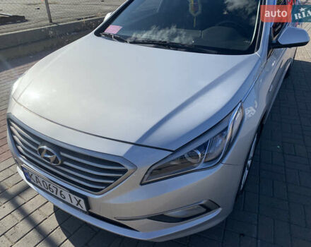 Серый Хендай Соната, объемом двигателя 2 л и пробегом 150 тыс. км за 9800 $, фото 4 на Automoto.ua