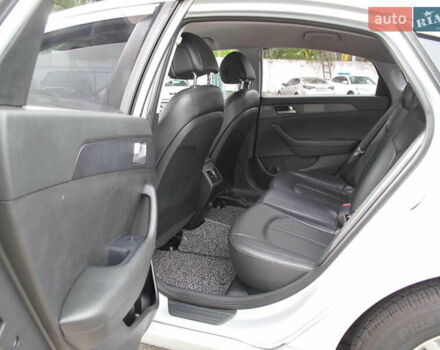 Сірий Хендай Соната, об'ємом двигуна 2 л та пробігом 265 тис. км за 10500 $, фото 10 на Automoto.ua
