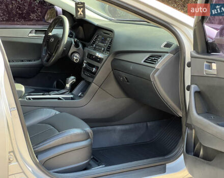 Серый Хендай Соната, объемом двигателя 2 л и пробегом 350 тыс. км за 8700 $, фото 26 на Automoto.ua