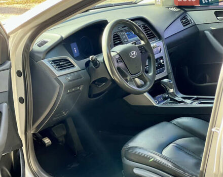 Серый Хендай Соната, объемом двигателя 2 л и пробегом 350 тыс. км за 8700 $, фото 16 на Automoto.ua