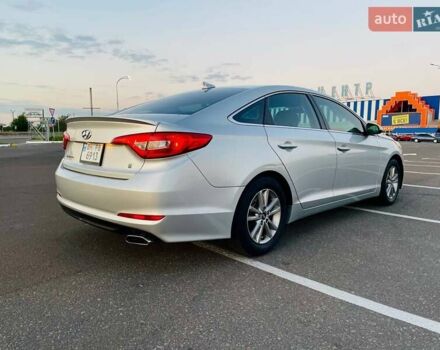 Серый Хендай Соната, объемом двигателя 2.36 л и пробегом 205 тыс. км за 8900 $, фото 3 на Automoto.ua