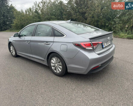 Серый Хендай Соната, объемом двигателя 2 л и пробегом 125 тыс. км за 11500 $, фото 1 на Automoto.ua