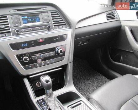 Сірий Хендай Соната, об'ємом двигуна 2 л та пробігом 265 тис. км за 10500 $, фото 65 на Automoto.ua