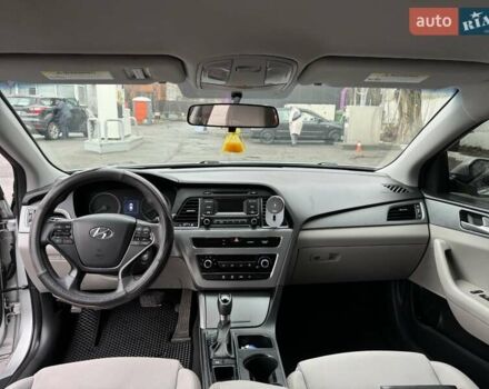 Сірий Хендай Соната, об'ємом двигуна 2.36 л та пробігом 230 тис. км за 9500 $, фото 10 на Automoto.ua