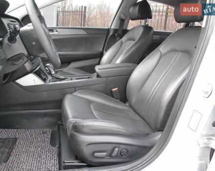 Сірий Хендай Соната, об'ємом двигуна 2 л та пробігом 265 тис. км за 10500 $, фото 25 на Automoto.ua