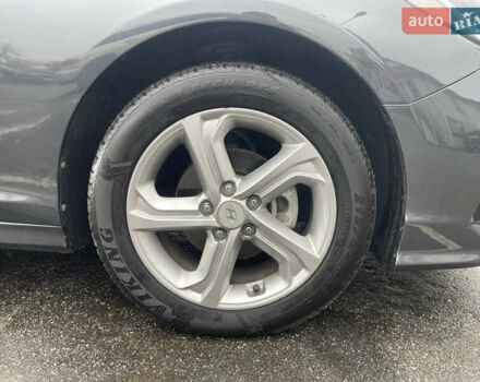 Серый Хендай Соната, объемом двигателя 2 л и пробегом 192 тыс. км за 12900 $, фото 56 на Automoto.ua