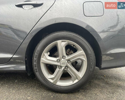 Серый Хендай Соната, объемом двигателя 2 л и пробегом 192 тыс. км за 12900 $, фото 58 на Automoto.ua