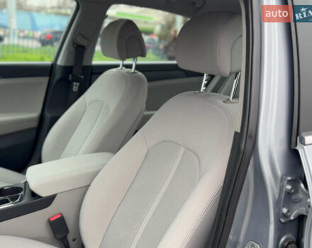 Сірий Хендай Соната, об'ємом двигуна 2.4 л та пробігом 167 тис. км за 8900 $, фото 38 на Automoto.ua