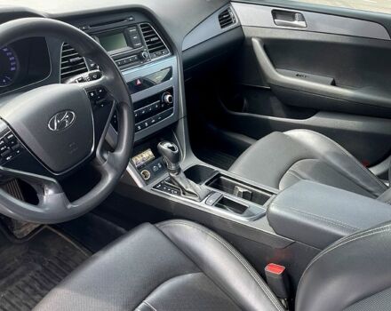 Серый Хендай Соната, объемом двигателя 2 л и пробегом 360 тыс. км за 9770 $, фото 4 на Automoto.ua