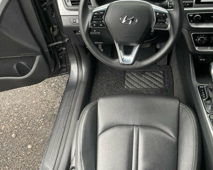 Серый Хендай Соната, объемом двигателя 2 л и пробегом 192 тыс. км за 12900 $, фото 29 на Automoto.ua