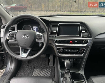 Серый Хендай Соната, объемом двигателя 2 л и пробегом 192 тыс. км за 12900 $, фото 24 на Automoto.ua