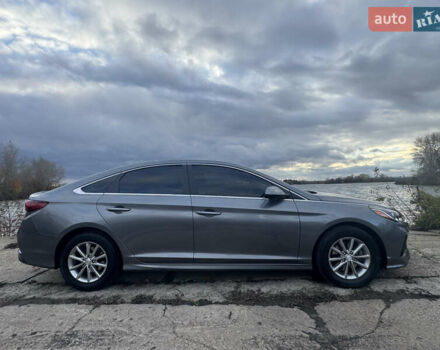 Серый Хендай Соната, объемом двигателя 2.36 л и пробегом 122 тыс. км за 11300 $, фото 9 на Automoto.ua