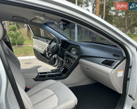 Сірий Хендай Соната, об'ємом двигуна 2 л та пробігом 140 тис. км за 14300 $, фото 42 на Automoto.ua