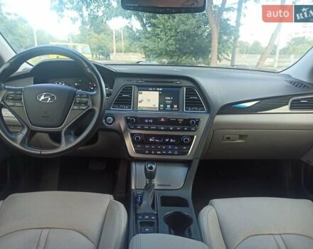 Сірий Хендай Соната, об'ємом двигуна 2 л та пробігом 116 тис. км за 14300 $, фото 13 на Automoto.ua