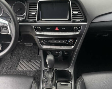 Серый Хендай Соната, объемом двигателя 2 л и пробегом 192 тыс. км за 12900 $, фото 26 на Automoto.ua