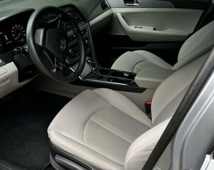 Серый Хендай Соната, объемом двигателя 2.36 л и пробегом 110 тыс. км за 10500 $, фото 3 на Automoto.ua