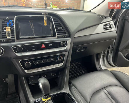 Сірий Хендай Соната, об'ємом двигуна 2 л та пробігом 170 тис. км за 15000 $, фото 17 на Automoto.ua