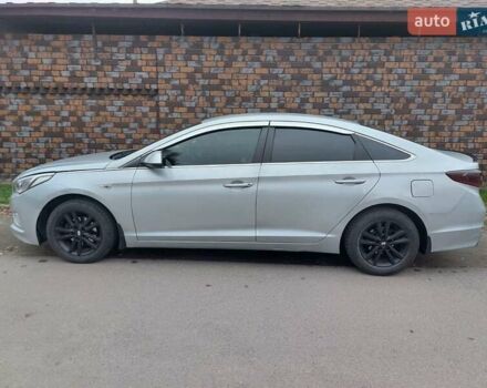 Серый Хендай Соната, объемом двигателя 2 л и пробегом 374 тыс. км за 9300 $, фото 1 на Automoto.ua