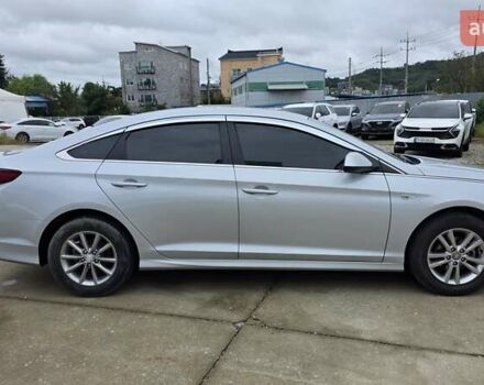Сірий Хендай Соната, об'ємом двигуна 2 л та пробігом 384 тис. км за 10990 $, фото 5 на Automoto.ua