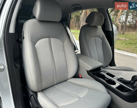 Сірий Хендай Соната, об'ємом двигуна 2 л та пробігом 140 тис. км за 14300 $, фото 43 на Automoto.ua