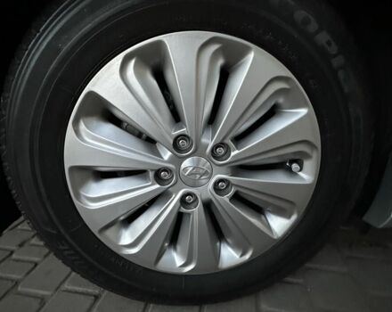 Сірий Хендай Соната, об'ємом двигуна 2 л та пробігом 145 тис. км за 15000 $, фото 4 на Automoto.ua