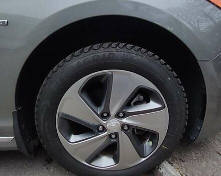 Серый Хендай Соната, объемом двигателя 2 л и пробегом 135 тыс. км за 14950 $, фото 18 на Automoto.ua