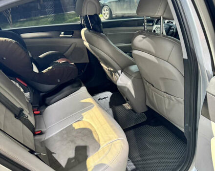 Серый Хендай Соната, объемом двигателя 2.36 л и пробегом 280 тыс. км за 10500 $, фото 7 на Automoto.ua