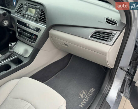 Сірий Хендай Соната, об'ємом двигуна 2.4 л та пробігом 167 тис. км за 8900 $, фото 55 на Automoto.ua