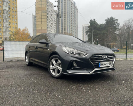 Серый Хендай Соната, объемом двигателя 2 л и пробегом 192 тыс. км за 12900 $, фото 11 на Automoto.ua