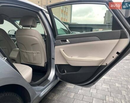 Серый Хендай Соната, объемом двигателя 2.36 л и пробегом 177 тыс. км за 10950 $, фото 9 на Automoto.ua