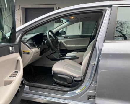 Серый Хендай Соната, объемом двигателя 2.4 л и пробегом 177 тыс. км за 10950 $, фото 13 на Automoto.ua