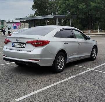 Серый Хендай Соната, объемом двигателя 2 л и пробегом 349 тыс. км за 12300 $, фото 4 на Automoto.ua