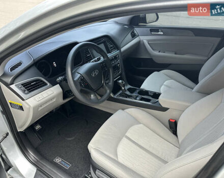 Сірий Хендай Соната, об'ємом двигуна 2 л та пробігом 140 тис. км за 14300 $, фото 23 на Automoto.ua