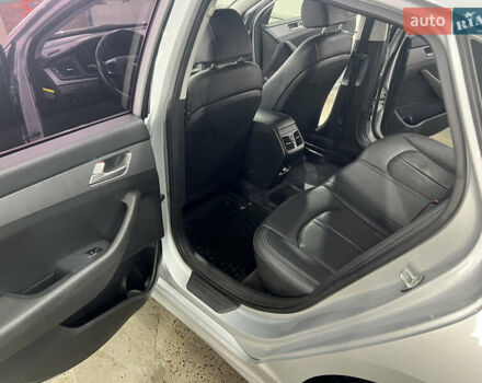 Сірий Хендай Соната, об'ємом двигуна 2 л та пробігом 170 тис. км за 15000 $, фото 19 на Automoto.ua