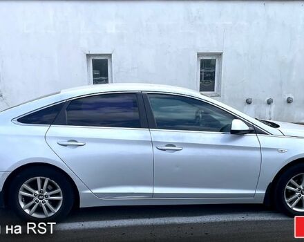 Серый Хендай Соната, объемом двигателя 2 л и пробегом 360 тыс. км за 9770 $, фото 2 на Automoto.ua
