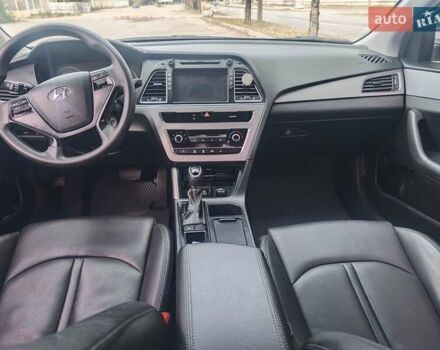 Серый Хендай Соната, объемом двигателя 2 л и пробегом 227 тыс. км за 11500 $, фото 9 на Automoto.ua