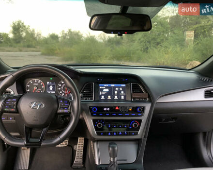 Серый Хендай Соната, объемом двигателя 2 л и пробегом 154 тыс. км за 11200 $, фото 14 на Automoto.ua