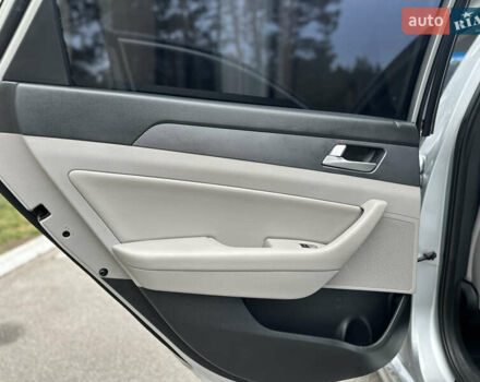 Сірий Хендай Соната, об'ємом двигуна 2 л та пробігом 140 тис. км за 14300 $, фото 31 на Automoto.ua