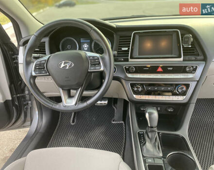 Хендай Соната 2017 в Львове на Automoto.ua Серый Хендай Соната, объемом двигателя 2.4 л и пробегом 130 тыс. км за 11600 $, фото 5 на Automoto.ua