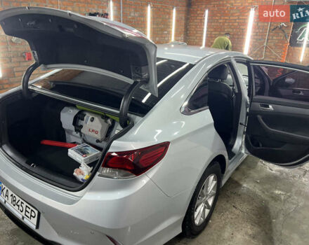 Сірий Хендай Соната, об'ємом двигуна 2 л та пробігом 170 тис. км за 15000 $, фото 9 на Automoto.ua