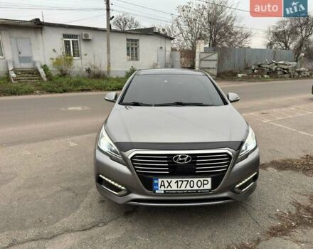 Серый Хендай Соната, объемом двигателя 2 л и пробегом 135 тыс. км за 14950 $, фото 1 на Automoto.ua