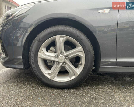 Серый Хендай Соната, объемом двигателя 2 л и пробегом 192 тыс. км за 12900 $, фото 59 на Automoto.ua