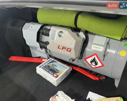 Сірий Хендай Соната, об'ємом двигуна 2 л та пробігом 170 тис. км за 15000 $, фото 5 на Automoto.ua