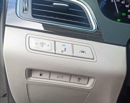 Сірий Хендай Соната, об'ємом двигуна 2 л та пробігом 116 тис. км за 14300 $, фото 17 на Automoto.ua