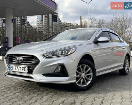 Серый Хендай Соната, объемом двигателя 2 л и пробегом 165 тыс. км за 12900 $, фото 2 на Automoto.ua