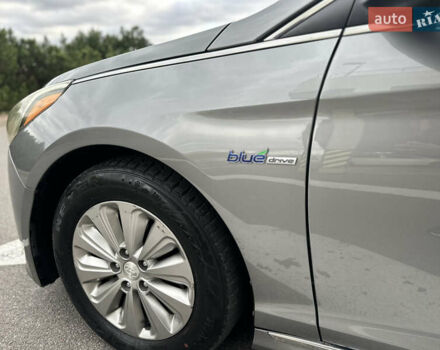 Серый Хендай Соната, объемом двигателя 2 л и пробегом 86 тыс. км за 14999 $, фото 7 на Automoto.ua