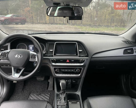 Серый Хендай Соната, объемом двигателя 2 л и пробегом 192 тыс. км за 12900 $, фото 28 на Automoto.ua