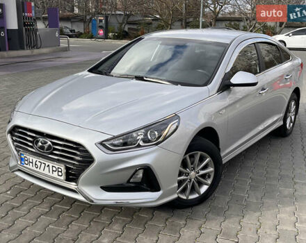 Серый Хендай Соната, объемом двигателя 2 л и пробегом 165 тыс. км за 12900 $, фото 3 на Automoto.ua